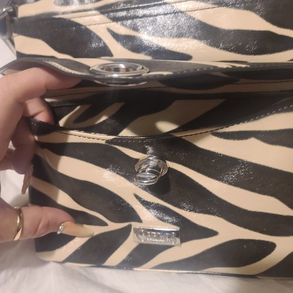 Zebra printed crossbody purse - Picture 3 of 4